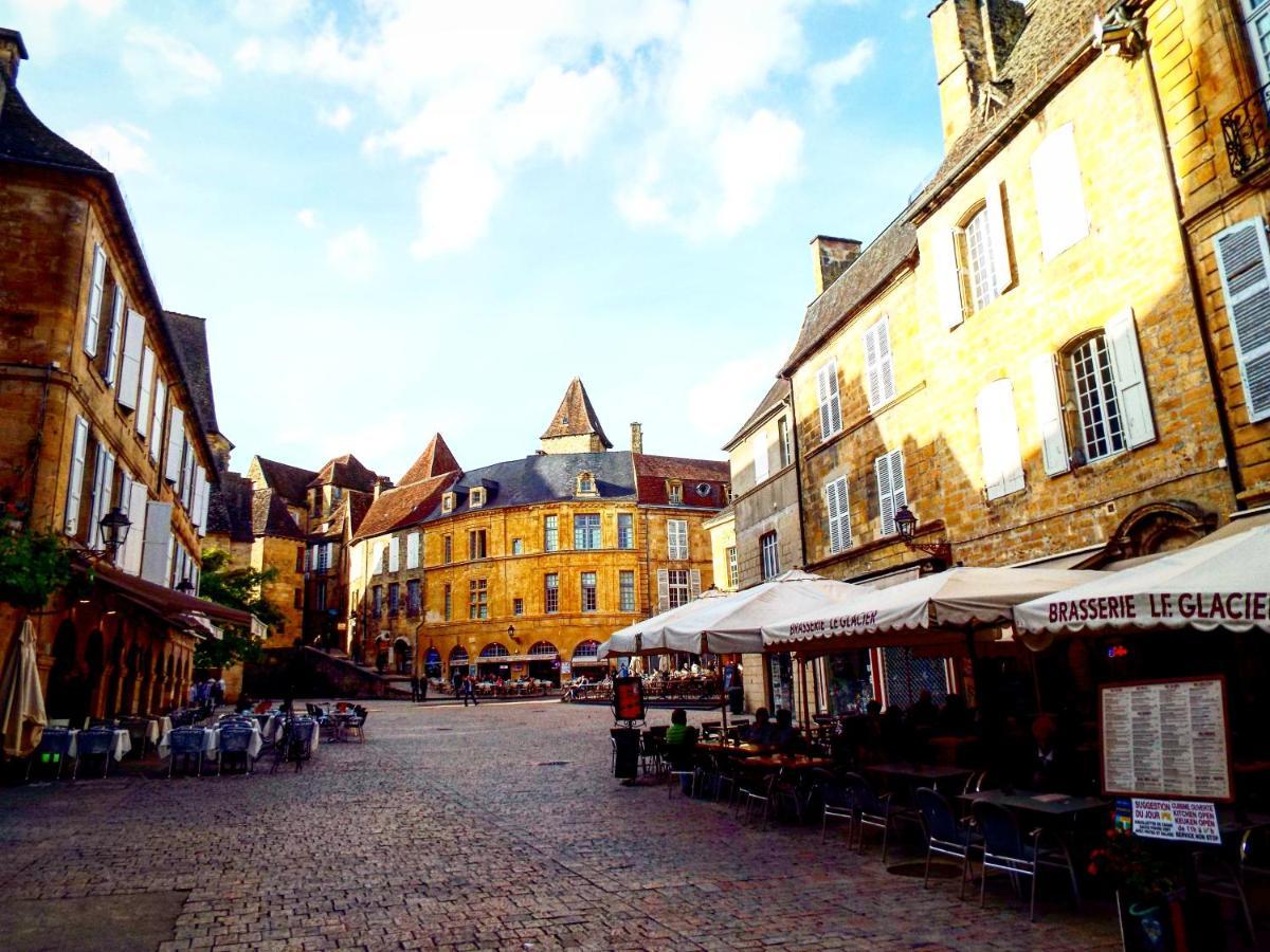 Centrally Located Sarlat Apartment With Medieval Town Views Exteriör bild
