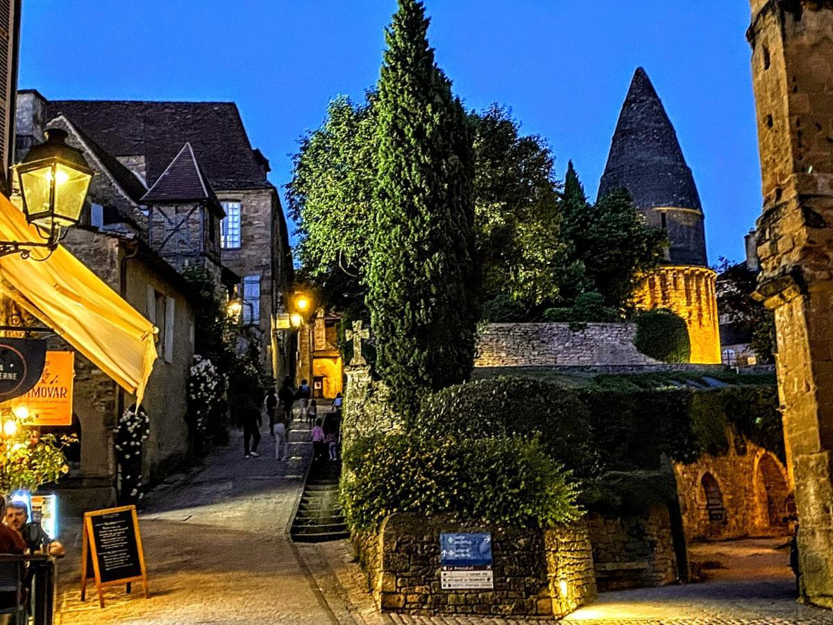 Centrally Located Sarlat Apartment With Medieval Town Views Exteriör bild