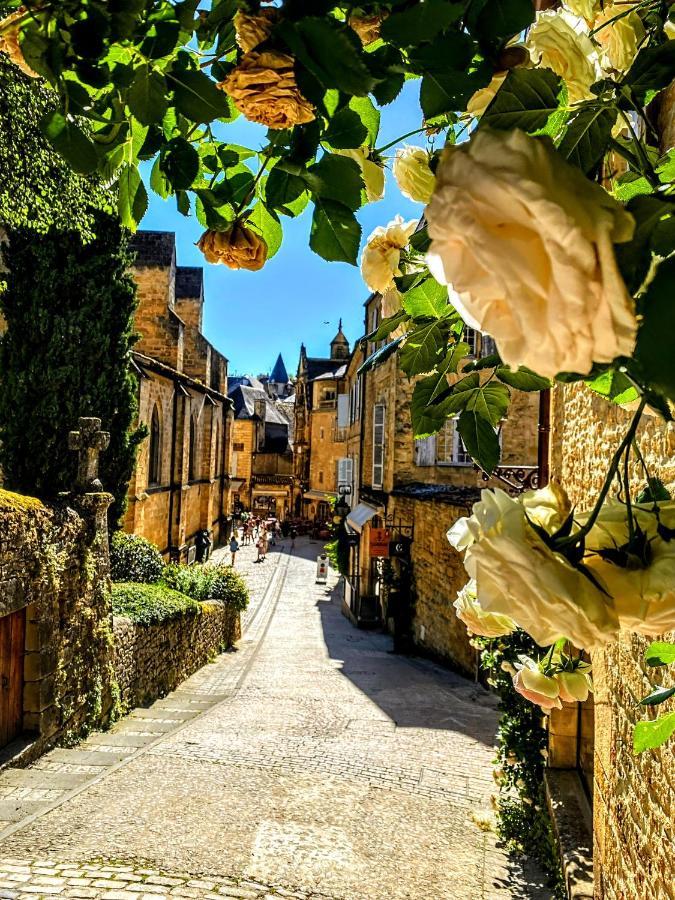 Centrally Located Sarlat Apartment With Medieval Town Views Exteriör bild