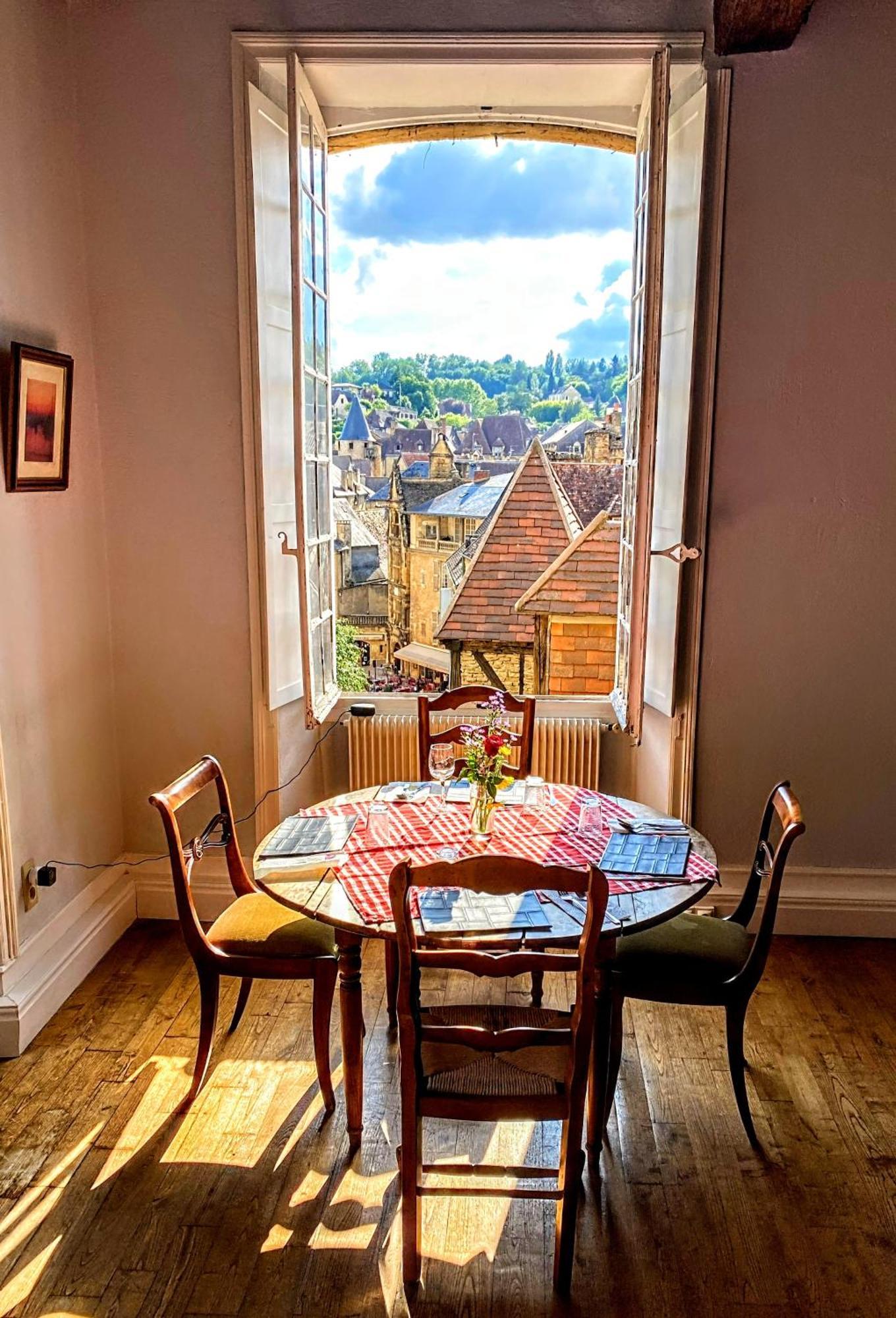 Centrally Located Sarlat Apartment With Medieval Town Views Exteriör bild