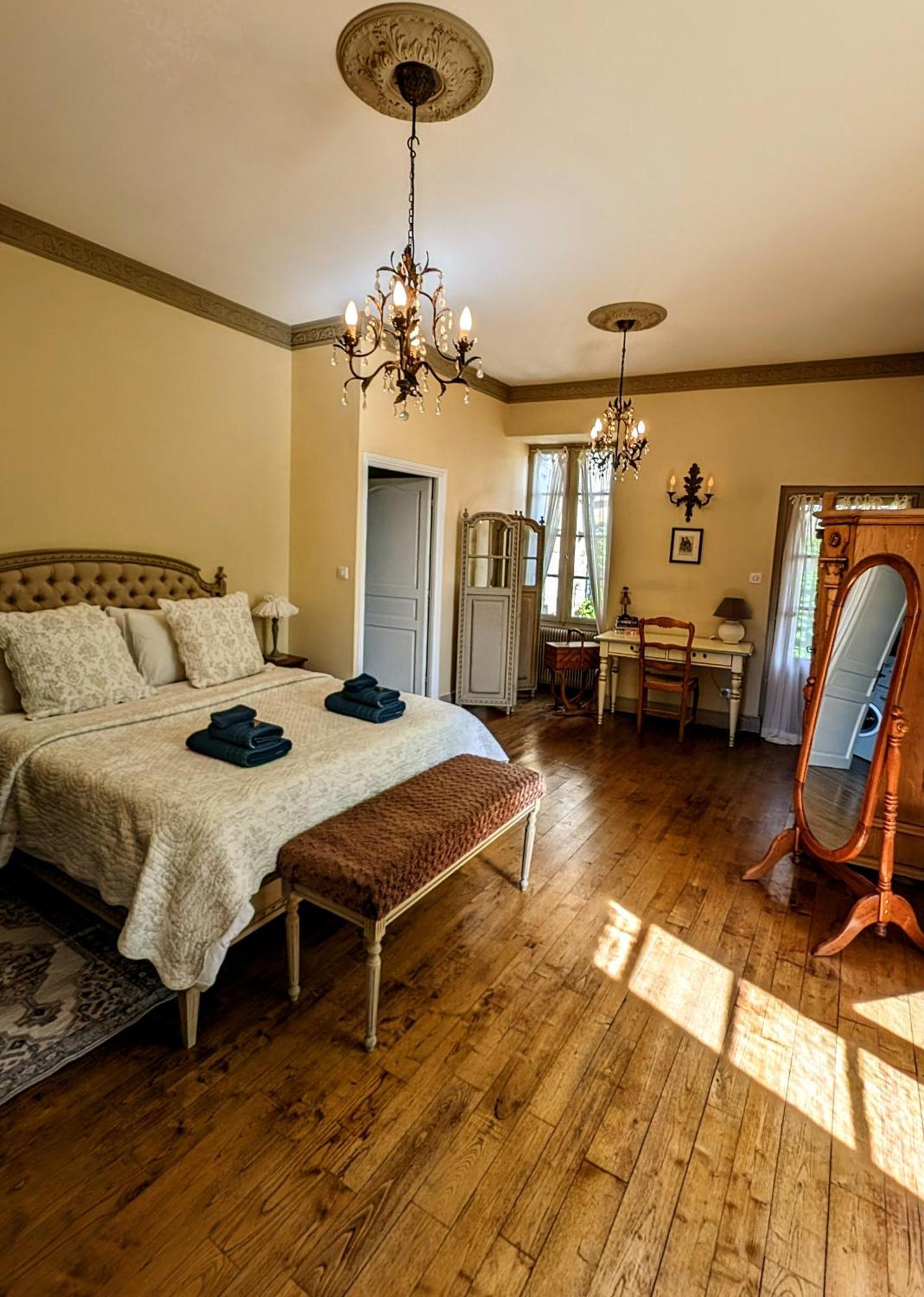 Centrally Located Sarlat Apartment With Medieval Town Views Exteriör bild