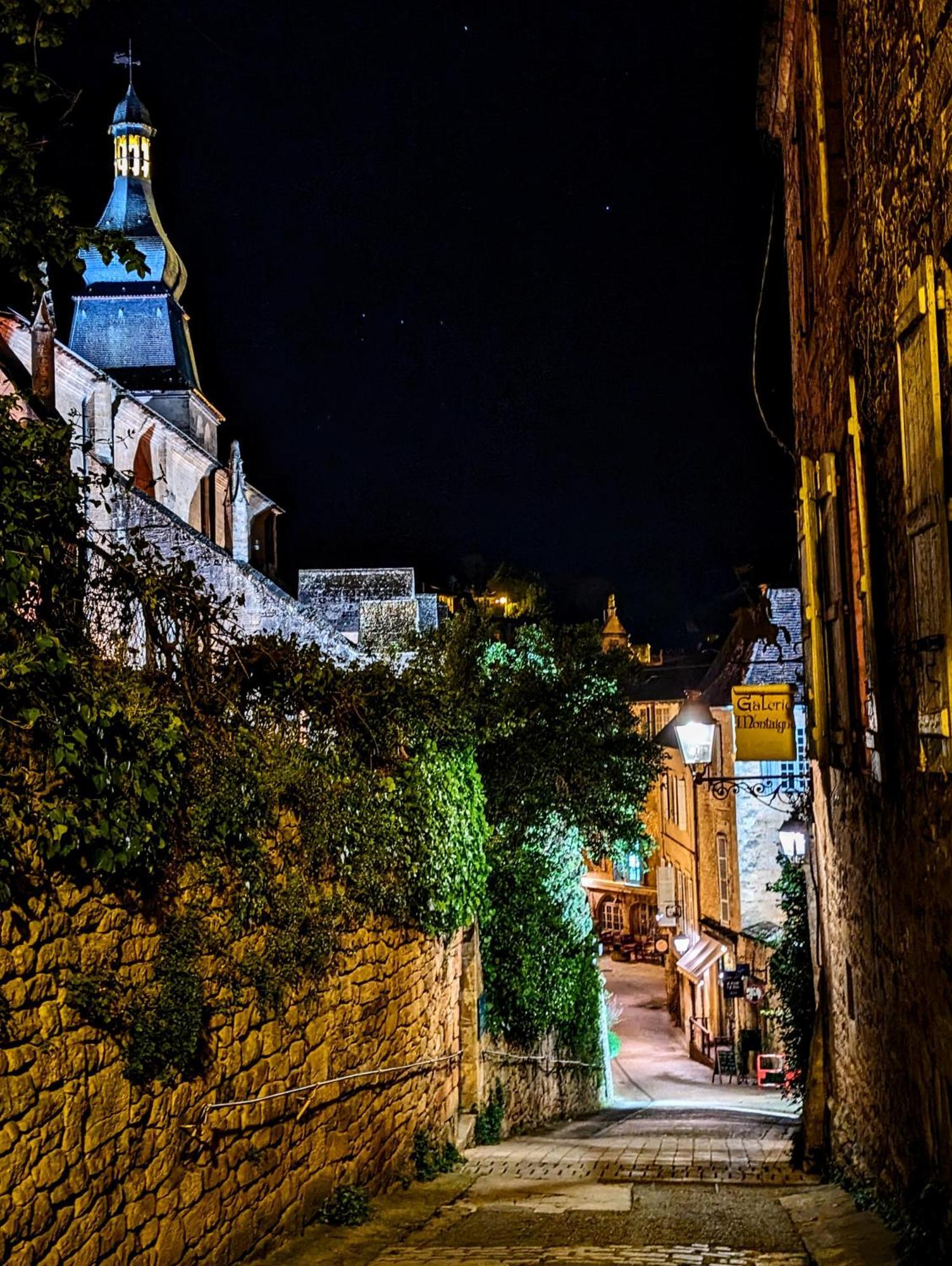 Centrally Located Sarlat Apartment With Medieval Town Views Exteriör bild