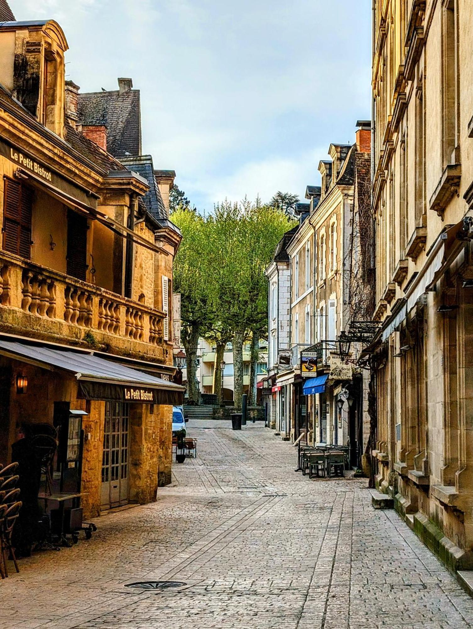 Centrally Located Sarlat Apartment With Medieval Town Views Exteriör bild